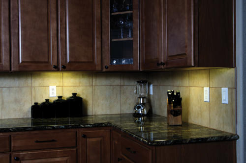 LED Under Cabinet Lighting: highlight your counter tops and backsplash